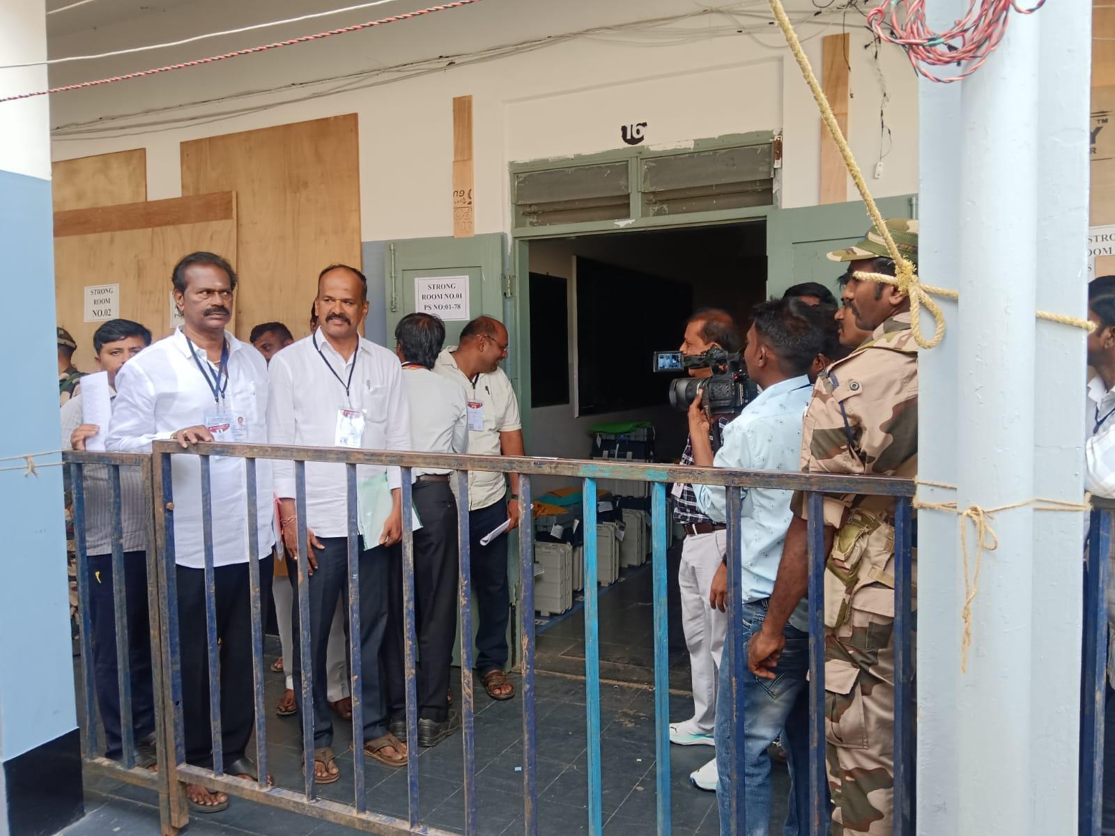 Karnataka bypolls: BJP leads in Davanagere South; Congress ahead in Bagalkot