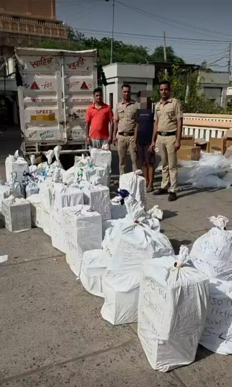 Delhi Police busts inter-state liquor smuggling syndicate, illicit liquor worth Rs 1.5 crore recovered