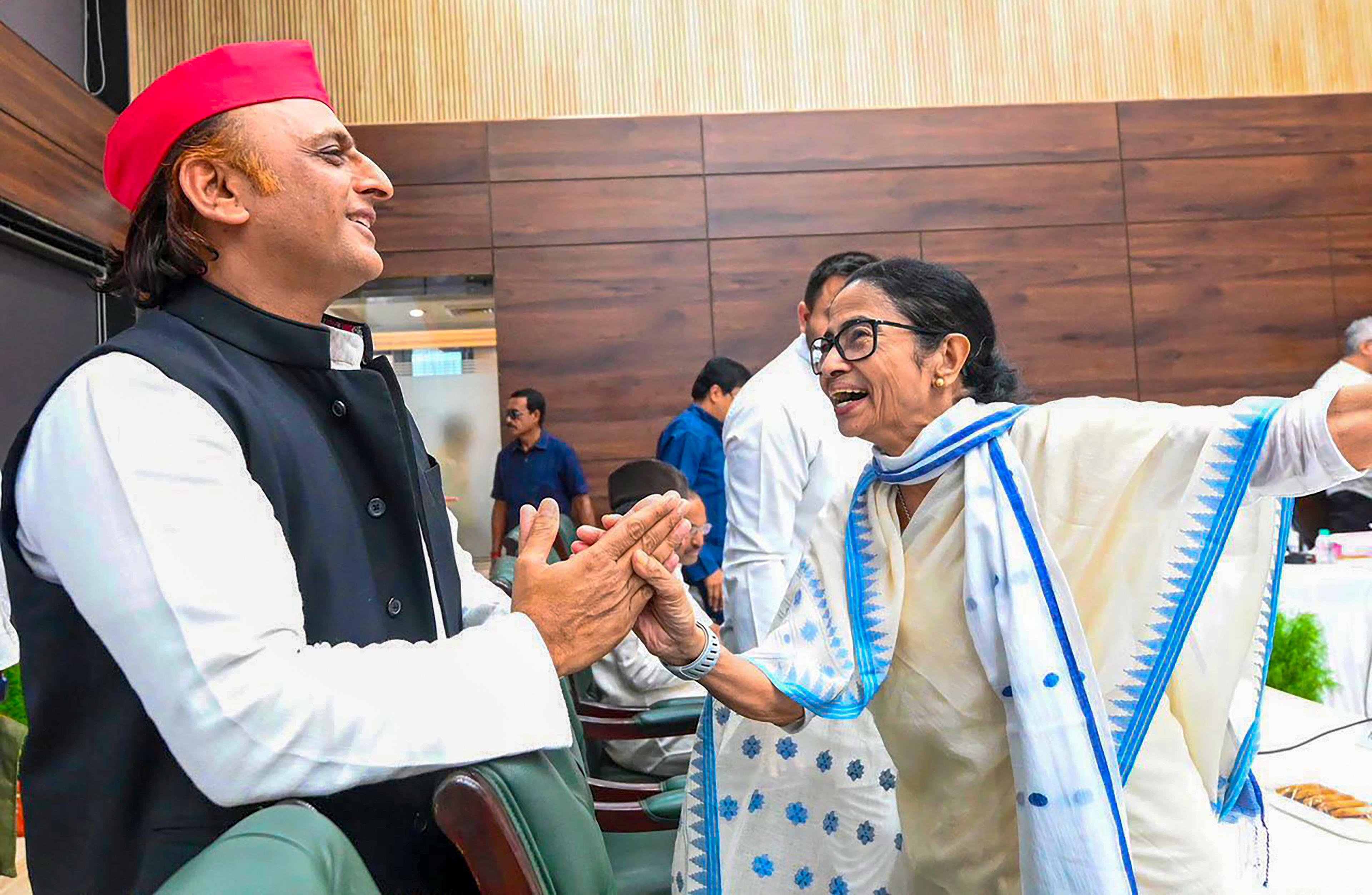 SP’s leader hints at ‘growing distance’ between Akhilesh Yadav and Mamata Banerjee