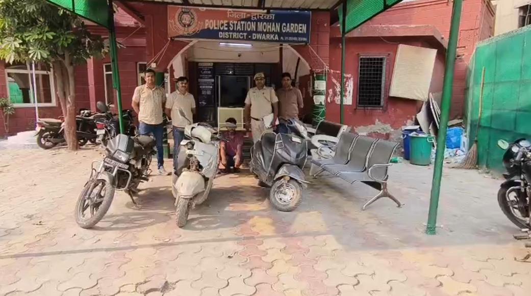 Delhi Police arrest two burglars; recover stolen AC, scooties, mobile phones