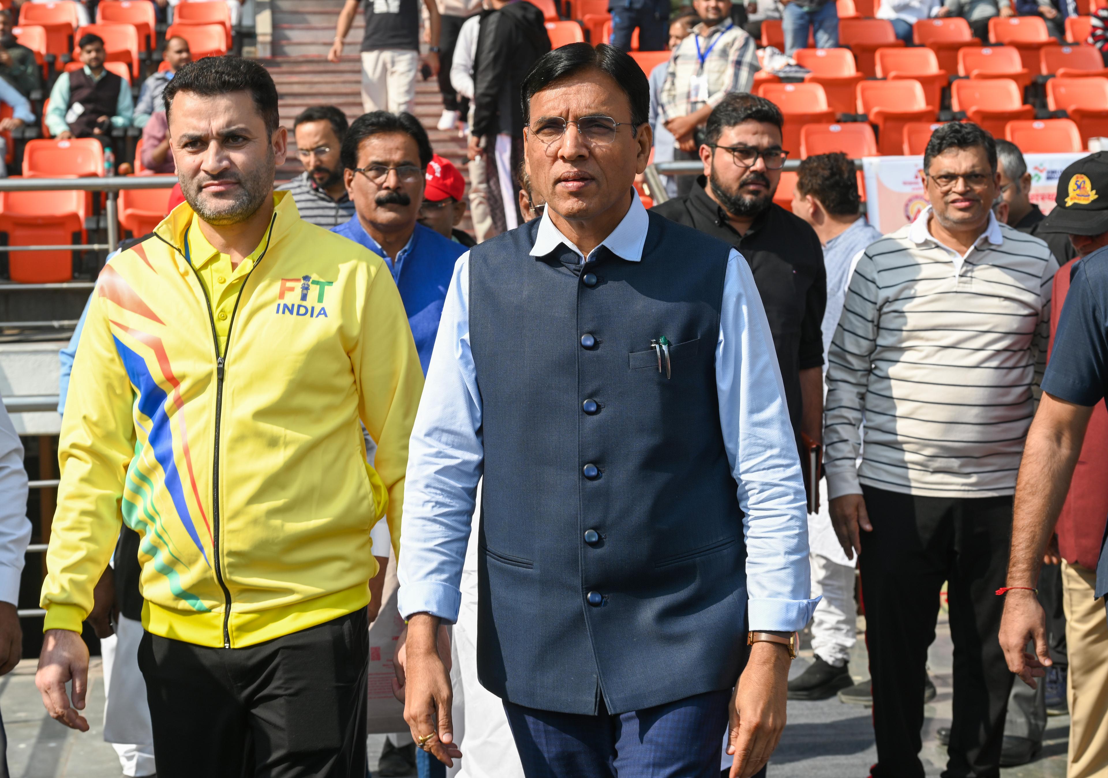 Fit India Sundays on Cycle in Varanasi to celebrate India hosting Commonwealth Games 2030