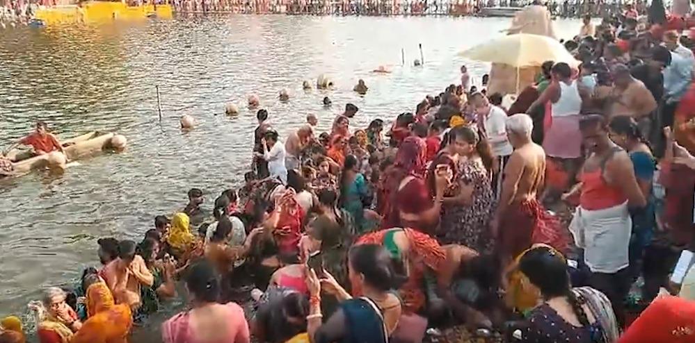 Devotees throng holy rivers nationwide on auspicious occasion of Somvati Amavasya