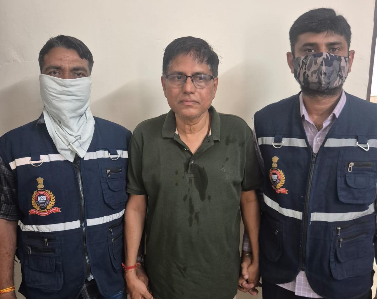 Gujarat ACB books senior govt official in corruption probe