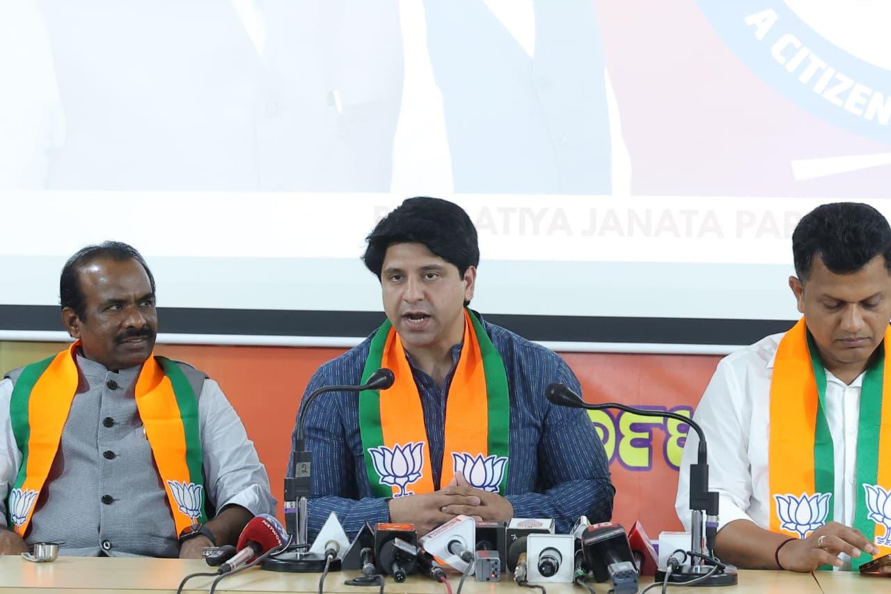 ‘Vote Chori’: Rahul Gandhi carries Emergency mindset of Indira Gandhi, says BJP’s Shehzad Poonawalla