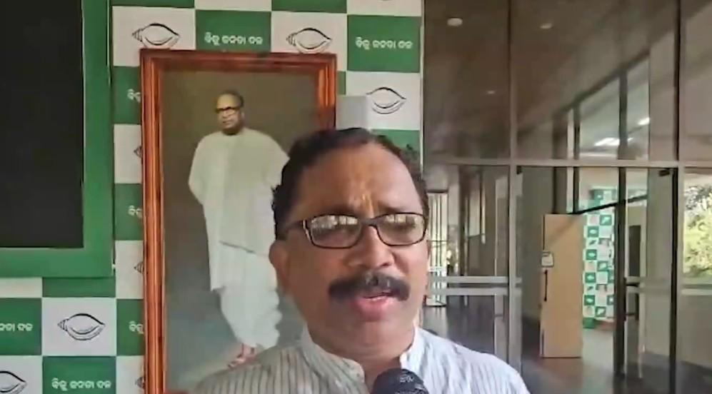 BJD, Congress slam Odisha govt over Odia textbook errors