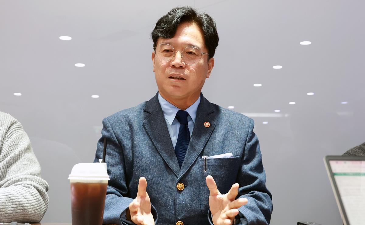 South Korea's Labour minister voices need to pass bill to raise retirement age by year-end