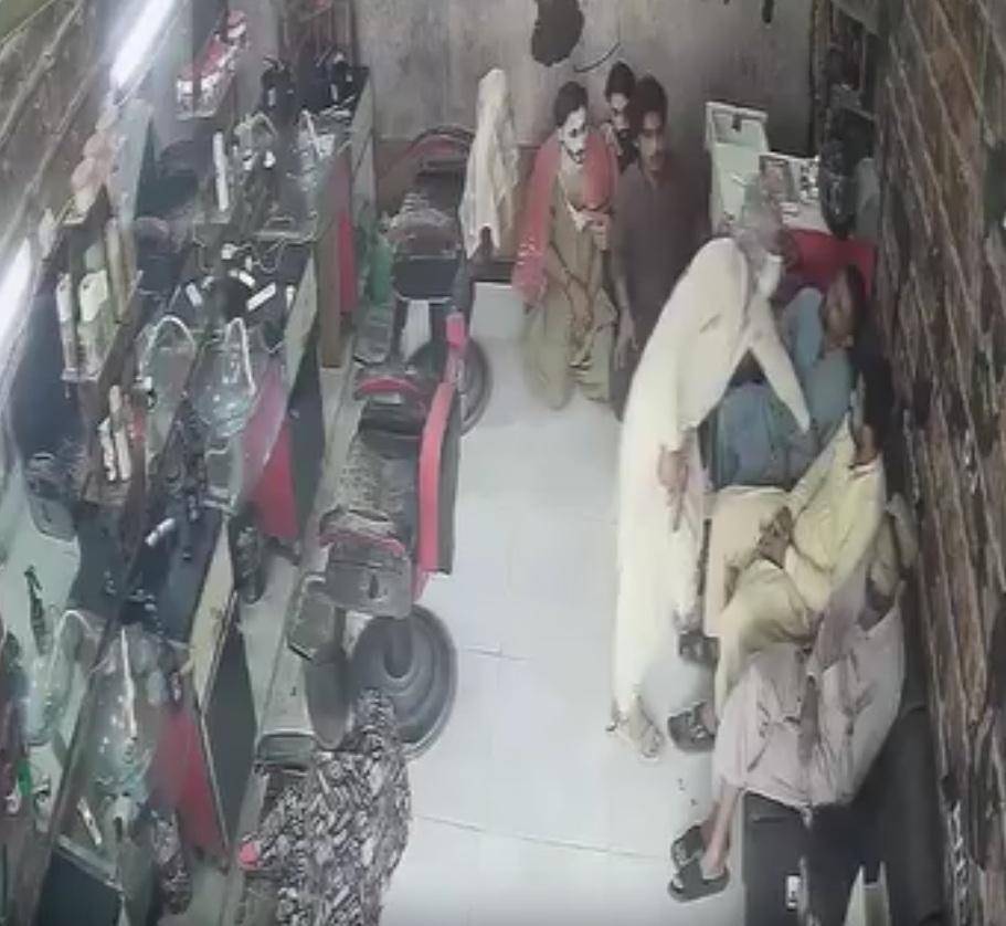 Barber shop looted in Karachi as criminals rule roost in Pakistan's financial capital