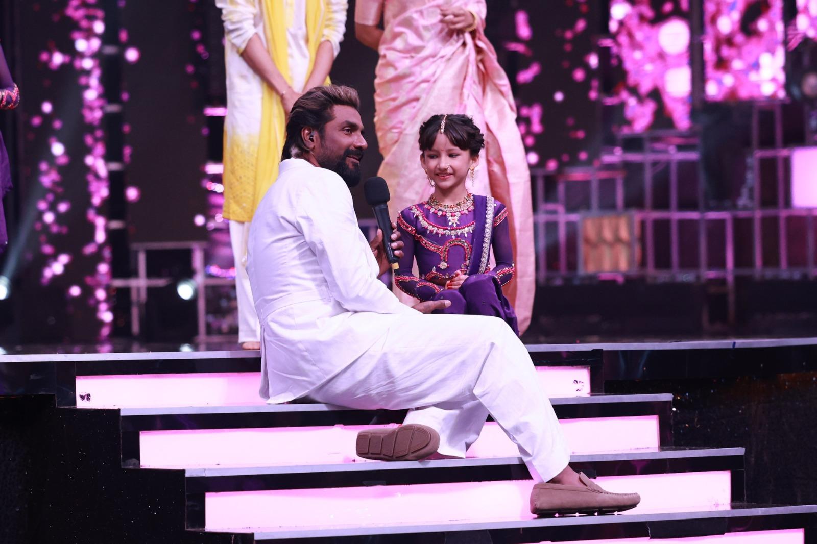 Remo D'Souza kisses contestant Aadhyashree's feet on 'Super Dancer Chapter 5'